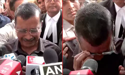 സത്യം വിജയിച്ചു; വിധി കേട്ട് മാധ്യമങ്ങൾക്ക് മുന്നിൽ പൊട്ടിക്കരഞ്ഞ് കെജ്‍രിവാൾ