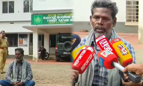 ഭാര്യയുടെ കെട്ടുതാലി പണയം വെച്ചിട്ടാണ്  കൃഷി തുടങ്ങിയത്, അത് മുഴുവൻ കാട്ടാന തകർത്തു; വനം വകുപ്പ് ഓഫീസിന് മുന്നിൽ കുത്തിയിരുന്ന് പ്രതിഷേധിച്ച് കർഷകൻ