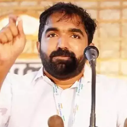 ഉമ്മന് ചാണ്ടിയുടെ പേര് എങ്ങനെ വന്നു? സോളാര് കേസിലെ സിബിഐ റിപ്പോര്ട്ട് കേരളം ചര്ച്ച ചെയ്യണം :ചാണ്ടി ഉമ്മന്