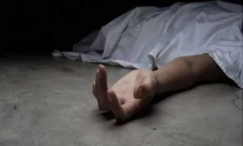 ഓൺലൈൻ ചൂതാട്ടത്തിൽ ലക്ഷങ്ങളുടെ ബാധ്യത; പിതാവും മകളും വിഷം കഴിച്ച് മരിച്ചു, അമ്മ ഗുരുതരാവസ്ഥയിൽ