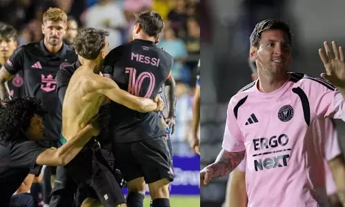 ലയണൽ മെസ്സിയെ തള്ളിയിട്ട് ആരാധകൻ; ഇന്റർ മയാമിക്കായി സൗഹൃദ മത്സരം കളിക്കവേയാണ് സംഭവം