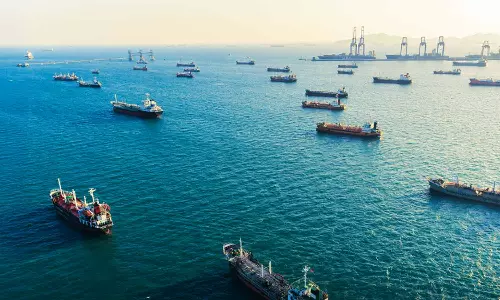 ഇറാന്‍ ഹോര്‍മുസ് കടലിടുക്ക് അടക്കുന്നു? കപ്പലുകള്‍ക്ക് മുന്നറിയിപ്പ്