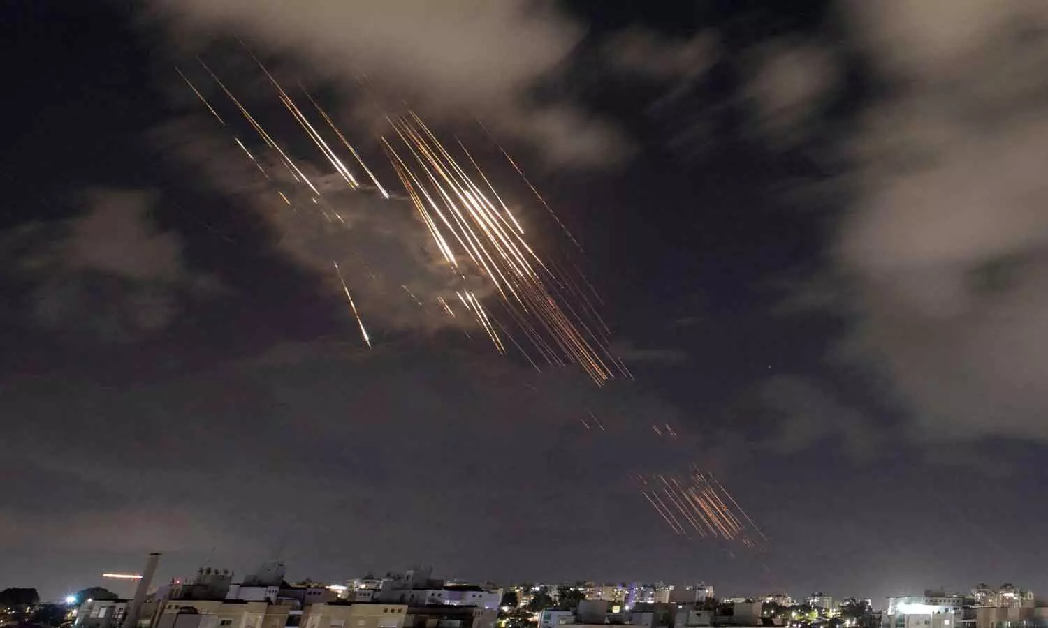 ഇറാന് തകര്ത്ത സ്ഥലങ്ങളുടെ വിവരങ്ങള് പങ്കുവെക്കരുത്, ബങ്കറുകളില് തന്നെ തുടരണം: പൗരന്മാര്ക്ക് മുന്നറിയിപ്പുമായി ഇസ്രായേല് ഇറാന് തകര്ത്ത സ്ഥലങ്ങളുടെ വിവരങ്ങള് പങ്കുവെക്കരുത്, ബങ്കറുകളില് തന്നെ തുടരണം: പൗരന്മാര്ക്ക് മുന്നറിയിപ്പുമായി ഇസ്രായേല്