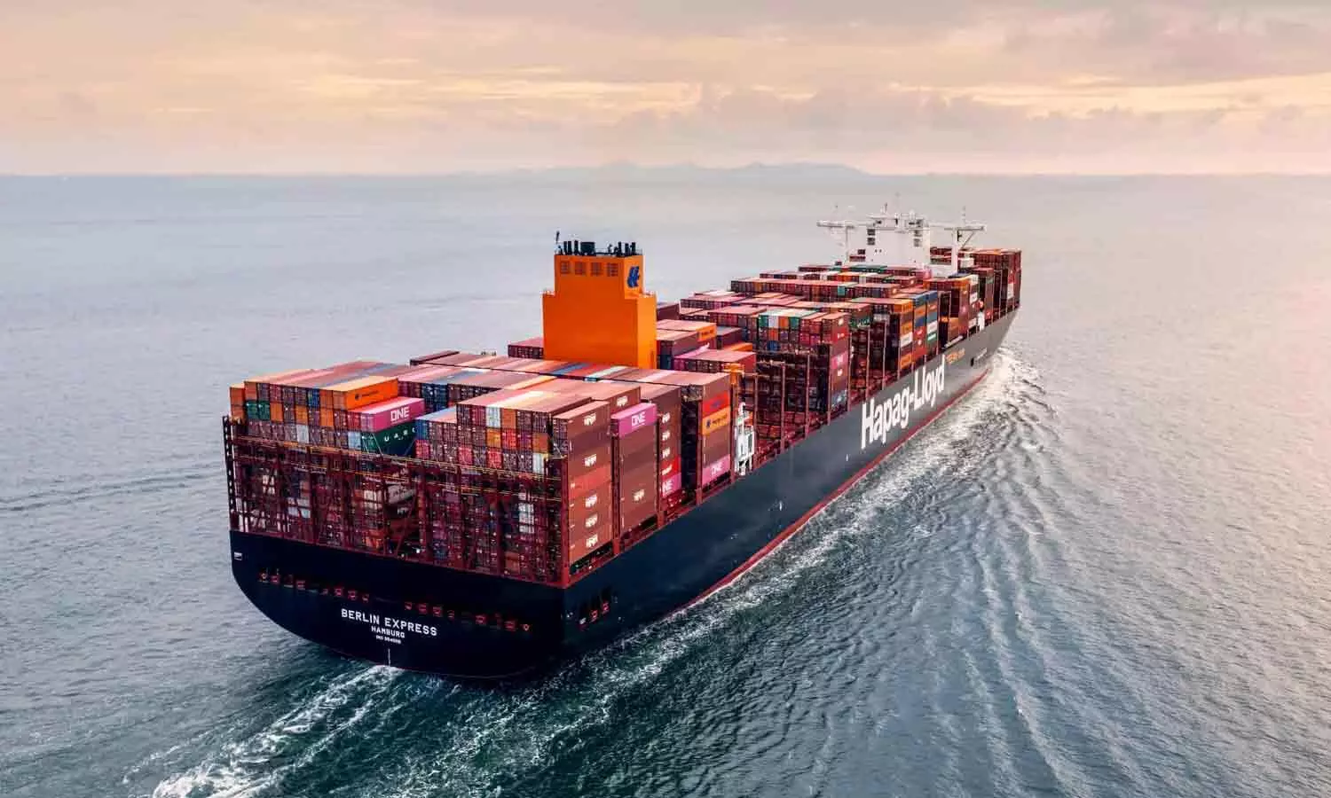 Major shipping companies cancel voyages through the Strait of Hormuz Major shipping companies cancel voyages through the Strait of Hormuz