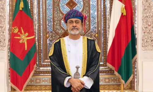 Sultan of Oman holds talks with Gulf leaders