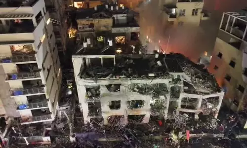 തെല് അവീവില് ഇറാന്റെ മിസൈലാക്രമണം; ഒരാള് കൊല്ലപ്പെട്ടു, വ്യാപക നാശനഷ്ടം തെല് അവീവില് ഇറാന്റെ മിസൈലാക്രമണം; ഒരാള് കൊല്ലപ്പെട്ടു, വ്യാപക നാശനഷ്ടം