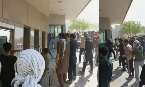 ഖാംനഈയുടെ കൊലപാതകം:   പാകിസ്താനില്‍ പ്രതിഷേധം,   യുഎസ് എംബസി അടിച്ചുതകര്‍ത്തു,  ആറ് പേര്‍ കൊല്ലപ്പെട്ടെന്ന് റിപ്പോര്‍ട്ട്