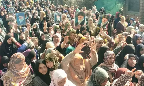 ഖാംനഈയുടെ കൊലപാതകം; കശ്മീരിലും ലഖ്നൗവിലും വന് പ്രതിഷേധം, തെരുവിലിറങ്ങി ജനങ്ങൾ ഖാംനഈയുടെ കൊലപാതകം; കശ്മീരിലും ലഖ്നൗവിലും വന് പ്രതിഷേധം, തെരുവിലിറങ്ങി ജനങ്ങൾ