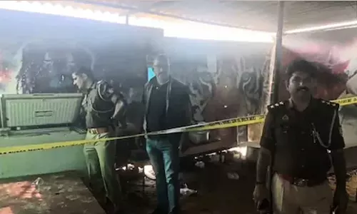 ബിരിയാണി കടയിലെ ഫ്രീസറിനുള്ളിൽ യുവാവിൻ്റെ മൃതദേഹം; പരിഭ്രാന്തരായി നാട്ടുകാർ ബിരിയാണി കടയിലെ ഫ്രീസറിനുള്ളിൽ യുവാവിൻ്റെ മൃതദേഹം; പരിഭ്രാന്തരായി നാട്ടുകാർ