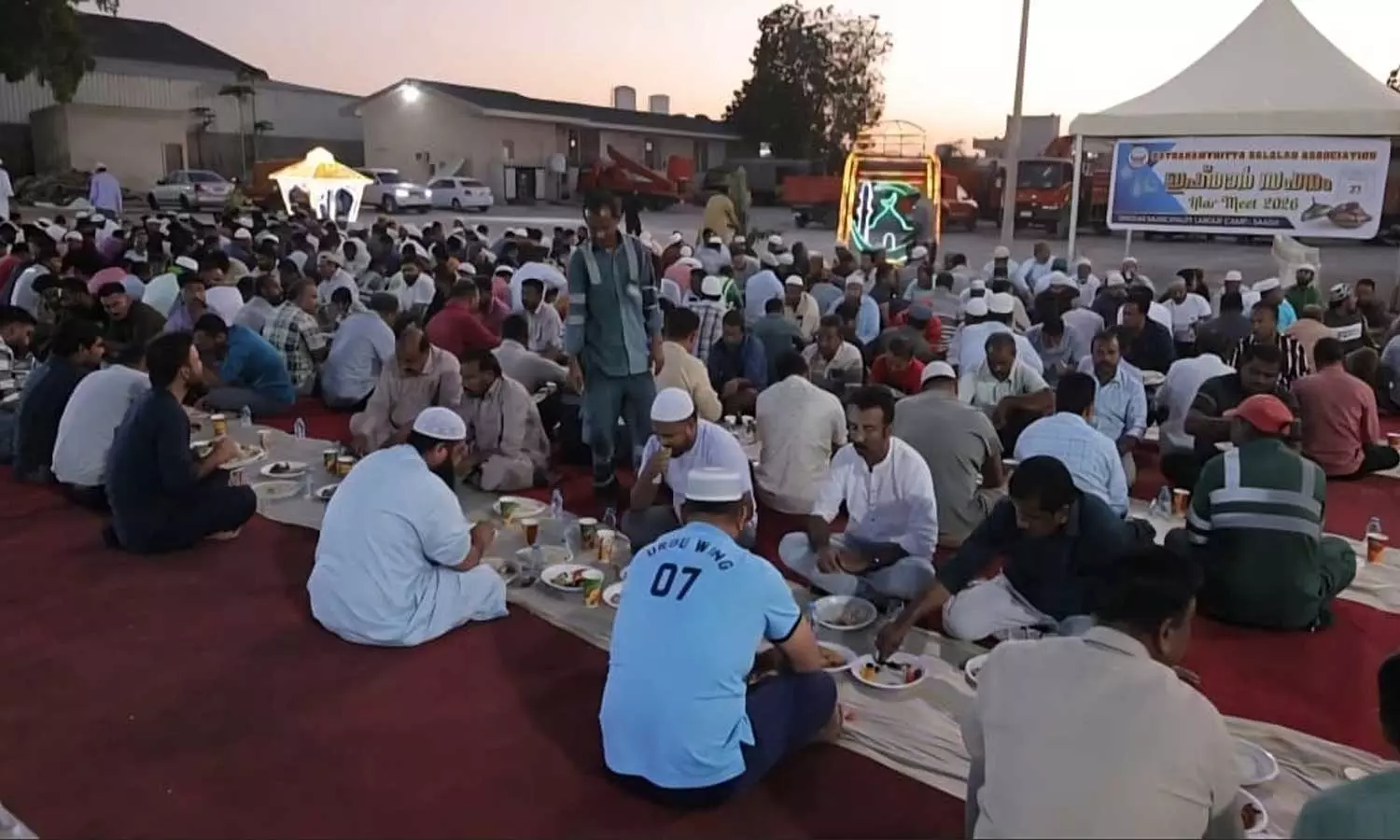 ലേബർ ക്യാമ്പിൽ ഇഫ്താറൊരുക്കി പത്തനംതിട്ട അസോസിയേഷൻ ലേബർ ക്യാമ്പിൽ ഇഫ്താറൊരുക്കി പത്തനംതിട്ട അസോസിയേഷൻ