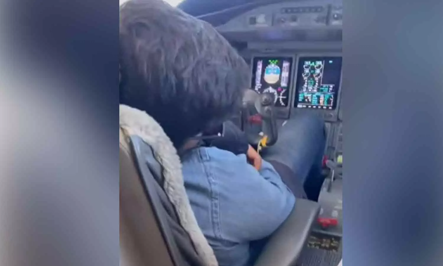 അജിത് പവാറിൻ്റെ മരണം: വിമാനക്കമ്പനി ഉടമ പൈലറ്റിൻ്റെ സീറ്റിലിരുന്ന് ഉറങ്ങുന്ന വീഡിയോ പുറത്തുവിട്ട് മകൻ ജയ് പവാർ അജിത് പവാറിൻ്റെ മരണം: വിമാനക്കമ്പനി ഉടമ പൈലറ്റിൻ്റെ സീറ്റിലിരുന്ന് ഉറങ്ങുന്ന വീഡിയോ പുറത്തുവിട്ട് മകൻ ജയ് പവാർ