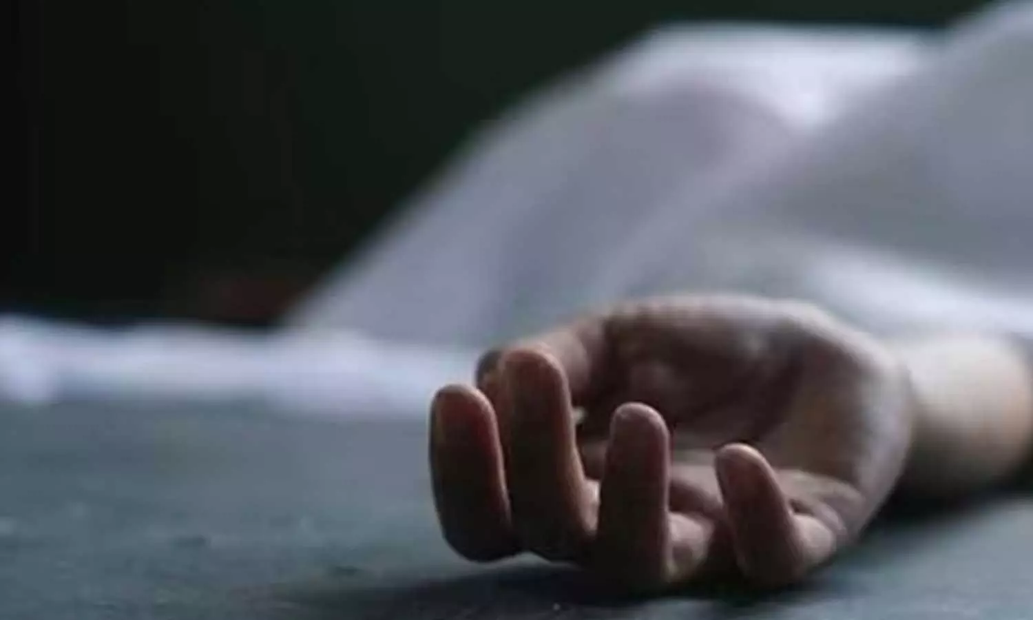 ആലപ്പുഴയിൽ കുട്ടികൾക്ക് വിഷം നൽകിയ ശേഷം അച്ഛൻ ജീവനൊടുക്കി ആലപ്പുഴയിൽ കുട്ടികൾക്ക് വിഷം നൽകിയ ശേഷം അച്ഛൻ ജീവനൊടുക്കി