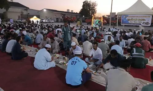 ലേബർ ക്യാമ്പിൽ ഇഫ്താറൊരുക്കി പത്തനംതിട്ട അസോസിയേഷൻ ലേബർ ക്യാമ്പിൽ ഇഫ്താറൊരുക്കി പത്തനംതിട്ട അസോസിയേഷൻ