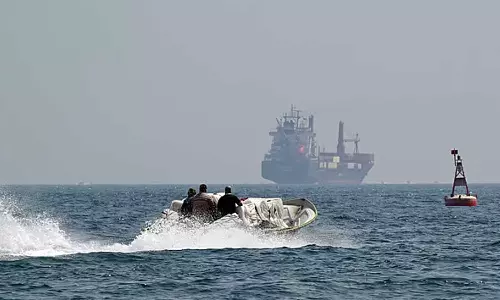 ഒമാൻ തീരത്ത് എണ്ണടാങ്കറിനു നേരെ വീണ്ടും ഡ്രോൺ ആക്രമണം; ഇന്ത്യൻ പൗരൻ മരിച്ചു ഒമാൻ തീരത്ത് എണ്ണടാങ്കറിനു നേരെ വീണ്ടും ഡ്രോൺ ആക്രമണം; ഇന്ത്യൻ പൗരൻ മരിച്ചു