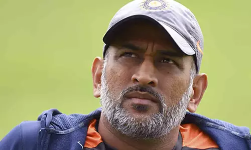 താമസത്തിന് അനുവദിച്ച ഭൂമി വാണിജ്യാവശ്യത്തിന് ഉപയോഗിച്ചു ; എം.എസ് ധോണിക്ക് ഹൗസിംഗ് ബോർഡിൻ്റെ നോട്ടീസ് താമസത്തിന് അനുവദിച്ച ഭൂമി വാണിജ്യാവശ്യത്തിന് ഉപയോഗിച്ചു ; എം.എസ് ധോണിക്ക് ഹൗസിംഗ് ബോർഡിൻ്റെ നോട്ടീസ്