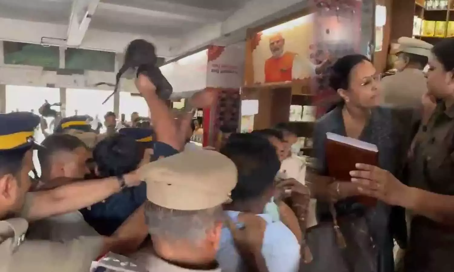 വീണാ ജോർജിനെ ആക്രമിച്ച കേസ്: കെഎസ്യു പ്രവർത്തകർക്ക് ജാമ്യമില്ല വീണാ ജോർജിനെ ആക്രമിച്ച കേസ്: കെഎസ്യു പ്രവർത്തകർക്ക് ജാമ്യമില്ല