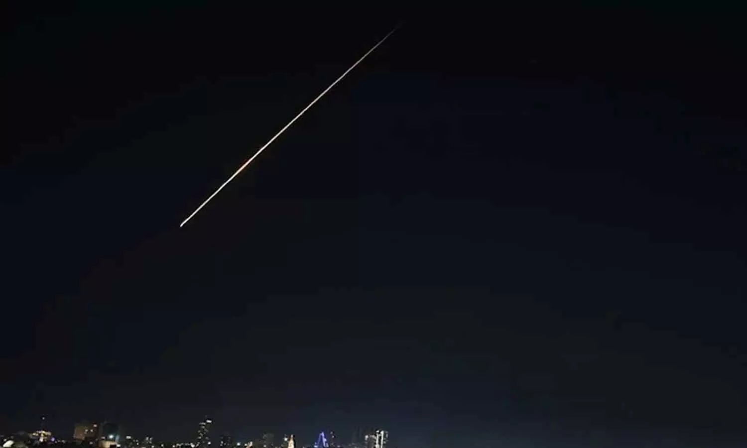 മധ്യ ഇസ്രായേലിലേക്ക് ഇറാന്റെ മിസൈൽ ആക്രമണം; നാശനഷ്ടങ്ങളെന്ന് റിപ്പോര്ട്ട് മധ്യ ഇസ്രായേലിലേക്ക് ഇറാന്റെ മിസൈൽ ആക്രമണം; നാശനഷ്ടങ്ങളെന്ന് റിപ്പോര്ട്ട്