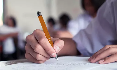 പശ്ചിമേഷ്യയിലെ സംഘര്ഷം: ഗള്ഫിലെ സിബിഎസ്ഇ പരീക്ഷകൾ മാറ്റിവച്ചു പശ്ചിമേഷ്യയിലെ സംഘര്ഷം: ഗള്ഫിലെ സിബിഎസ്ഇ പരീക്ഷകൾ മാറ്റിവച്ചു