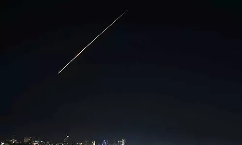 മധ്യ ഇസ്രായേലിലേക്ക് ഇറാന്റെ മിസൈൽ ആക്രമണം; നാശനഷ്ടങ്ങളെന്ന് റിപ്പോര്ട്ട് മധ്യ ഇസ്രായേലിലേക്ക് ഇറാന്റെ മിസൈൽ ആക്രമണം; നാശനഷ്ടങ്ങളെന്ന് റിപ്പോര്ട്ട്