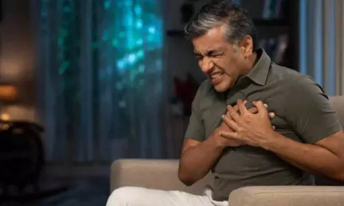 തനിച്ചായിരിക്കുമ്പോൾ ഹൃദയാഘാതം വന്നാൽ? അറിഞ്ഞിരിക്കേണ്ട ജീവൻരക്ഷാ മാർഗങ്ങൾ ഇവയാണ് തനിച്ചായിരിക്കുമ്പോൾ ഹൃദയാഘാതം വന്നാൽ? അറിഞ്ഞിരിക്കേണ്ട ജീവൻരക്ഷാ മാർഗങ്ങൾ ഇവയാണ്