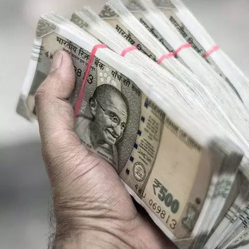 പണമായി എത്ര രൂപ വീട്ടില് സൂക്ഷിക്കാം? നിയമവിരുദ്ധമാകുന്നത് എപ്പോള്? ഇക്കാര്യങ്ങള് ശ്രദ്ധിക്കാം