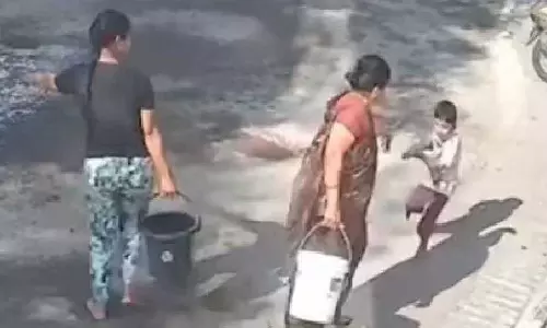 ഹോളി ആഘോഷത്തിനിടെ ദേഹത്ത് കളർ വിതറി; പേരക്കുട്ടിക്ക് നേരെ തിളച്ച വെള്ളമൊഴിച്ച് മുത്തശ്ശി