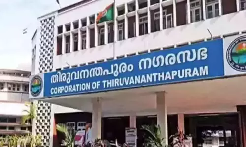 ആറ്റുകാൽ പൊങ്കാലയ്ക്ക് ശേഷം നഗരത്തിലെ മാലിന്യം നീക്കാത്തതിൽ രാഷ്ട്രീയ പോര് മുറുകുന്നു