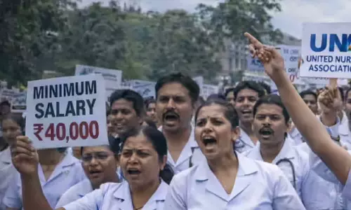 സ്വകാര്യ ആശുപത്രികളിലെ നഴ്‌സുമാരുടെ അടിസ്ഥാന ശമ്പളം 28,000 രൂപ ആക്കാൻ സർക്കാർ തീരുമാനം