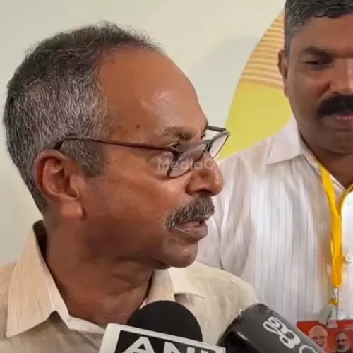 കരുണാകരന്റെയും ആന്റണിയുടെയും മക്കളും പോയില്ലേ?: കെപിസിസി പ്രസിഡൻ്റ് സണ്ണി ജോസഫിന്റെ സഹോദരൻ ബിജെപി വേദിയിൽ