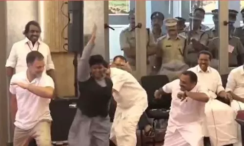 വിദ്യാർഥികൾക്കൊപ്പം കളരിപ്പയറ്റ് അഭ്യസിച്ച് രാഹുൽ ഗാന്ധി; ഒപ്പം ചുവട് പിടിച്ച് ഡീനും കെ.സി വേണുഗോപാലും