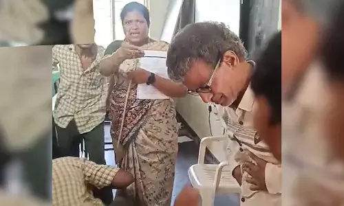 അമ്മയെ അയാൾ അസഭ്യം പറഞ്ഞു: വാക്കുതർക്കത്തിനിടെ അധ്യാപകനെ മർദിച്ച് വിദ്യാർഥി