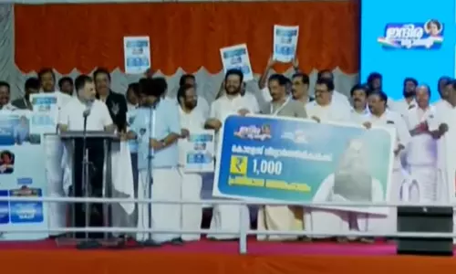 കെഎസ്ആര്‍ടിസിയിൽ സ്ത്രീകൾക്ക് സൗജന്യ യാത്ര, 3000 രൂപ ക്ഷേമപെൻഷൻ; കേരളത്തിന് അഞ്ചിന ഗ്യാരണ്ടികളുമായി യുഡിഎഫ്