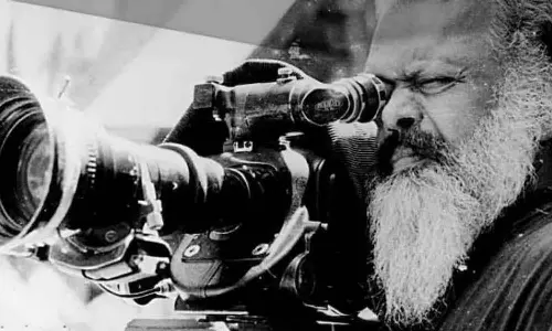 ഒരിടത്ത് സിനിമയും കേരള വികാശനങ്ങളുടെ അധികാരങ്ങളും