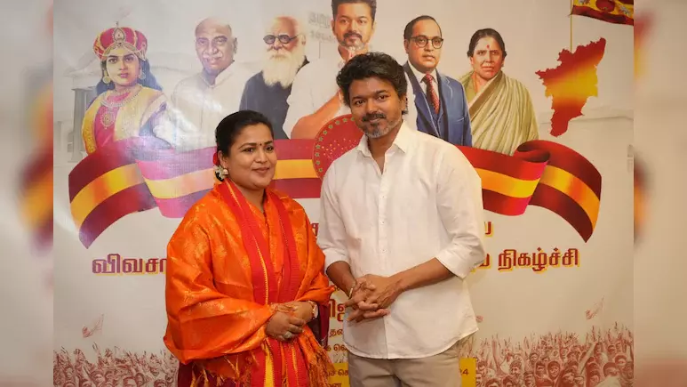 ഭാര്യയ്ക്കോ വിവാഹത്തിനോ... ഏതിനാണ് വിലയില്ലാത്തത്? വിജയിക്കെതിരെ പരസ്യ വിമര്‍ശനവുമായി ടിവികെ വനിത നേതാവ്