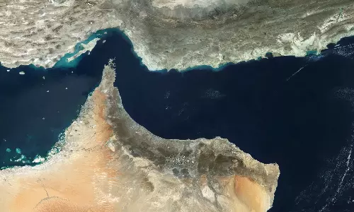 ലോകത്തെ ശ്വാസം മുട്ടിച്ച് ഹോർമുസ് കടലിടുക്ക്;  1973ലെ എണ്ണ പ്രതിസന്ധി ആവർത്തിക്കുമോ?