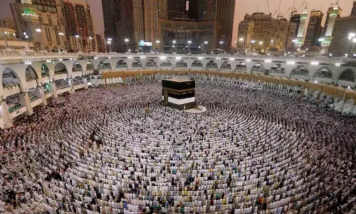 റമദാൻ അവസാന പത്ത്: ഉംറ തീർഥാടകരെ സ്വീകരിക്കാനൊരുങ്ങി മക്കയും മദീനയും