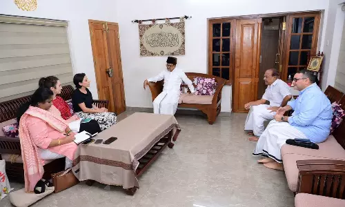 ഓസ്ട്രേലിയൻ കോൺസൽ ജനറൽ സാദിഖലി തങ്ങളുമായി കൂടിക്കാഴ്ച നടത്തി; മുസ്‌ലിംലീഗ് വയനാട്ടിൽ നിർമ്മിച്ച വീടുകൾ സന്ദർശിക്കും