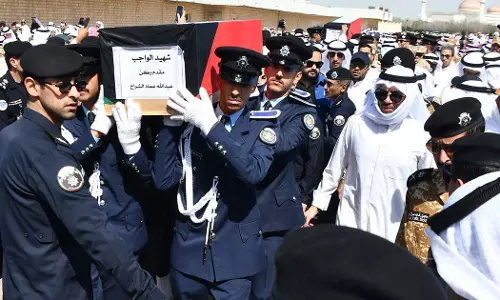 രാജ്യത്തിനായി ജീവൻ നൽകിയ സുരക്ഷാ ഉദ്യോഗസ്ഥർക്ക് അന്തിമ വിട നൽകി കുവൈത്ത്