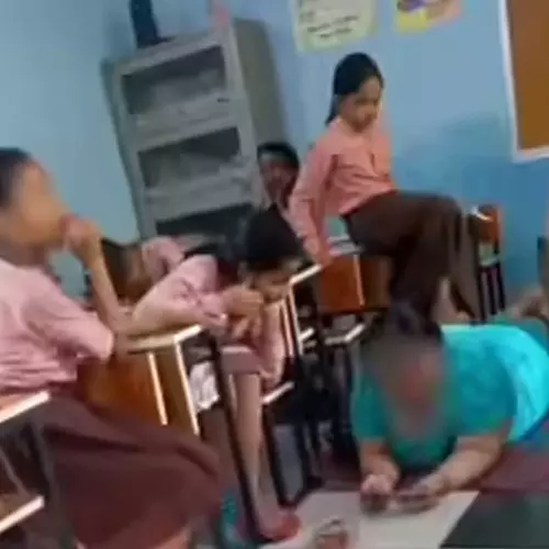 UP teacher gets foot massage from students on camera