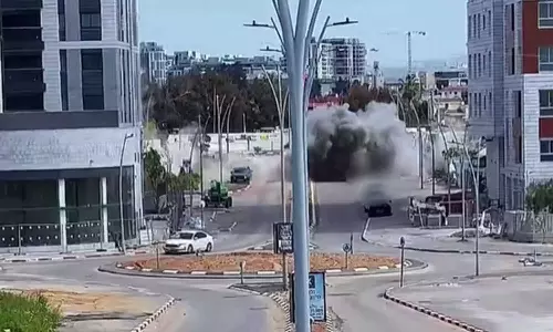 ഇസ്രായേലില്‍ തീമഴ; തെല്‍ അവിവിലും ജെറുസലേമിലും മിസൈലാക്രമണം കടുപ്പിച്ച് ഇറാൻ, നിരവധി പേർക്ക് പരിക്ക്