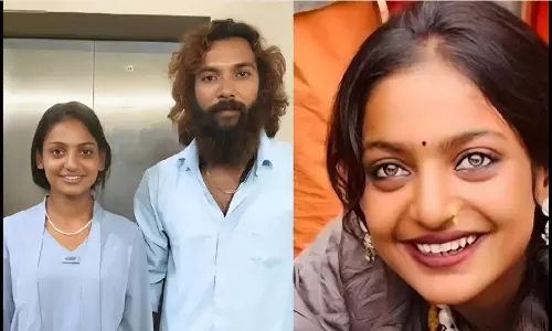 പിതാവിൽ നിന്ന് രക്ഷ തേടി കുംഭമേള താരം മൊണാലിസ കേരളത്തിൽ