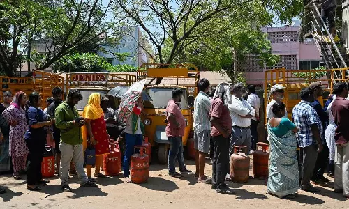 ഇറാനെതിരായ യുഎസ്-ഇസ്രായേൽ ആക്രമണം നമ്മുടെ അടുപ്പും കെടുത്തുമ്പോൾ