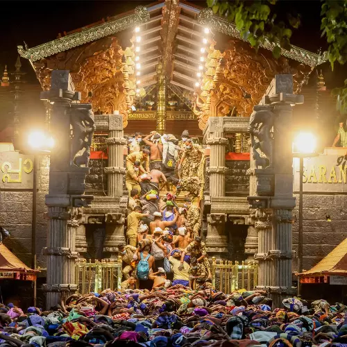 കാണിക്ക മോഷ്ടിച്ചു, ജീവനക്കാർ കോടികൾ തട്ടി; ശബരിമലയിൽ വൻ ക്രമകേടെന്ന് വിജില​ൻസ് റിപ്പോർട്ട്