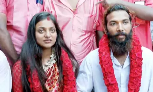 മൊണാലിസയുടെ പ്രായവുമായി ബന്ധപ്പെട്ട വിവാദങ്ങൾ വേണ്ട; പ്രായപൂർത്തിയായതിന് രേഖകളുണ്ടെന്ന് പൊലീസ്