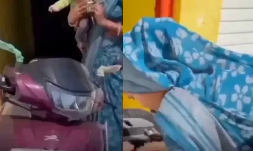 ഇതെന്താ തൊട്ടിലാണോ ?പിഞ്ചു കുഞ്ഞിനെ സ്കൂട്ടറിന്‍റെ ഡിക്കിയില്‍ കിടത്തി അമ്മയുടെ യാത്ര; ഞെട്ടിപ്പിച്ച് വിഡിയോ