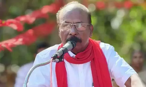 കോണ്‍ഗ്രസ് പിന്തുണ തേടി സി.സി മുകുന്ദന്‍ എംഎല്‍എ ഡല്‍ഹിയില്‍; ചര്‍ച്ചയ്ക്ക് ശേഷം തീരുമാനമെന്ന് നേതാക്കള്‍