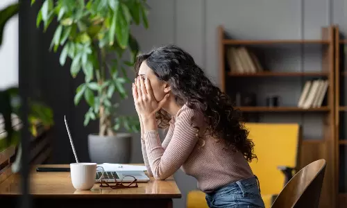 ഇഷ്ടമല്ലാഞ്ഞിട്ടും ജോലി തുടരുകയാണോ?; തൊഴിലിടത്തെ പുതിയ ട്രെന്‍ഡ്, ജോബ് ഹഗ്ഗിങ്ങിനെ കുറിച്ചറിയാം...