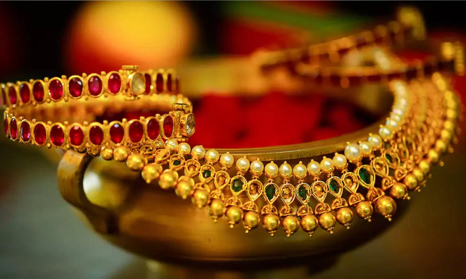 നിലയില്ലാതെ സ്വർണവില; ഈ മാസത്തെ ഏറ്റവും താഴ്ന്ന നിരക്കിൽ, ഇന്നും കുറഞ്ഞു നിലയില്ലാതെ സ്വർണവില; ഈ മാസത്തെ ഏറ്റവും താഴ്ന്ന നിരക്കിൽ, ഇന്നും കുറഞ്ഞു