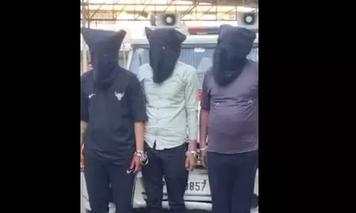 വിവാഹ മണ്ഡപത്തിൽ നിന്ന് ഗുണ്ടാത്തലവനെ പിടികൂടി പൊലീസ്; ഞെട്ടലോടെ വധുവും ബന്ധുക്കളും വിവാഹ മണ്ഡപത്തിൽ നിന്ന് ഗുണ്ടാത്തലവനെ പിടികൂടി പൊലീസ്; ഞെട്ടലോടെ വധുവും ബന്ധുക്കളും