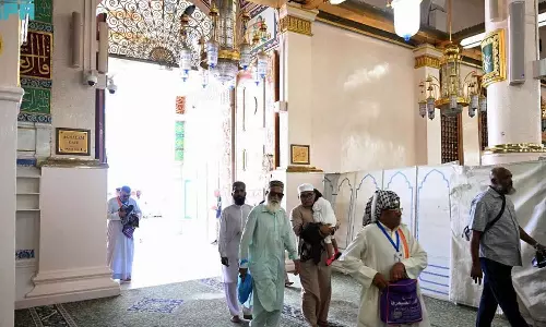 മദീനയിൽ പ്രവാചക സന്നിധിയിലെ തിരക്കറിയാൻ പുതിയ സ്മാർട്ട് സ്‌ക്രീനുകൾ